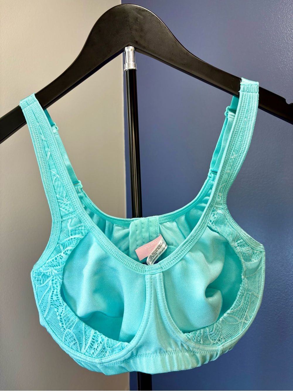 Women's Aqua Comfort Underwire Bra with Lace Accents